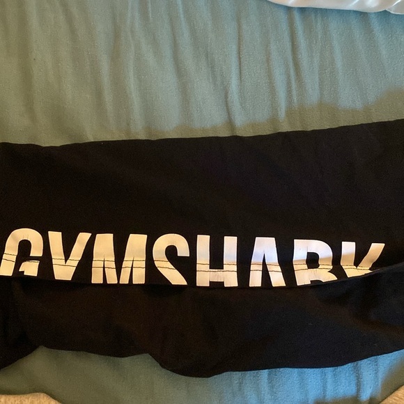 Black gymshark cropped t shirt - Picture 2 of 2
